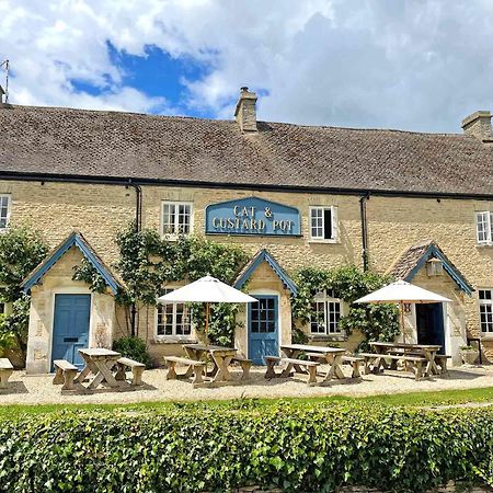 Cat And Custard Pot Inn Shipton Moyne Kültér fotó