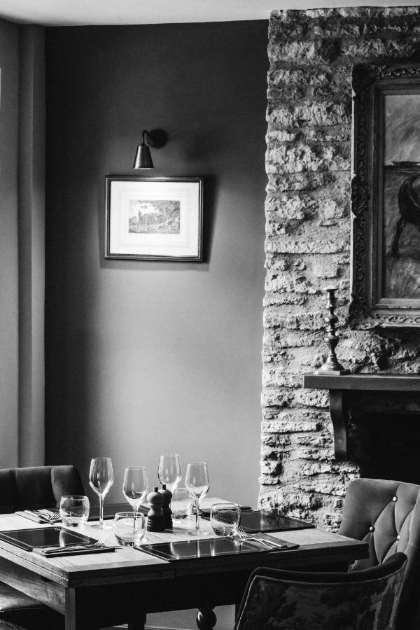 Cat And Custard Pot Inn Shipton Moyne Kültér fotó