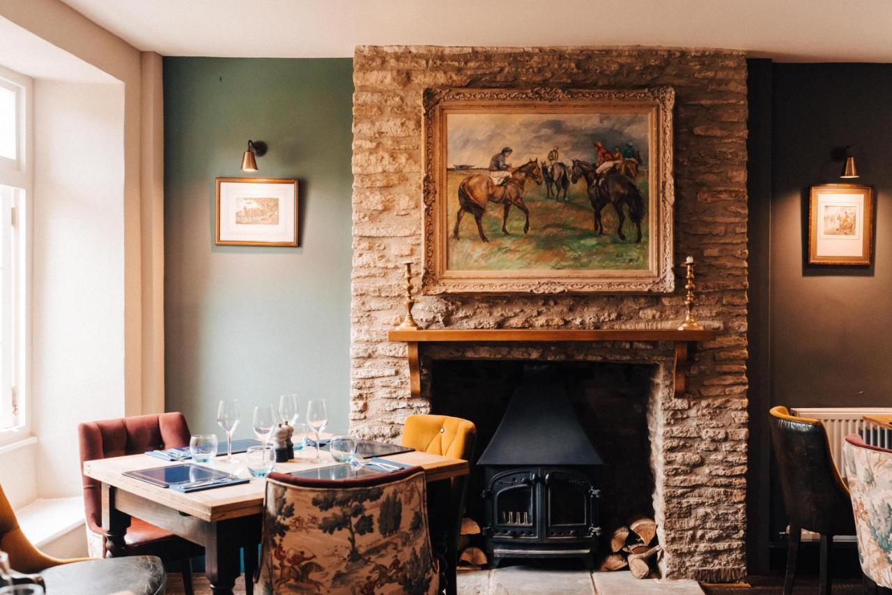 Cat And Custard Pot Inn Shipton Moyne Kültér fotó