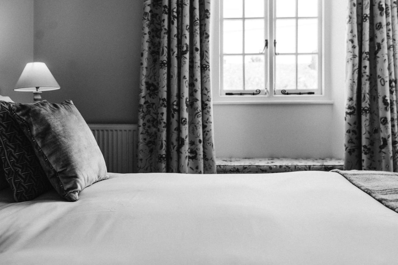 Cat And Custard Pot Inn Shipton Moyne Kültér fotó