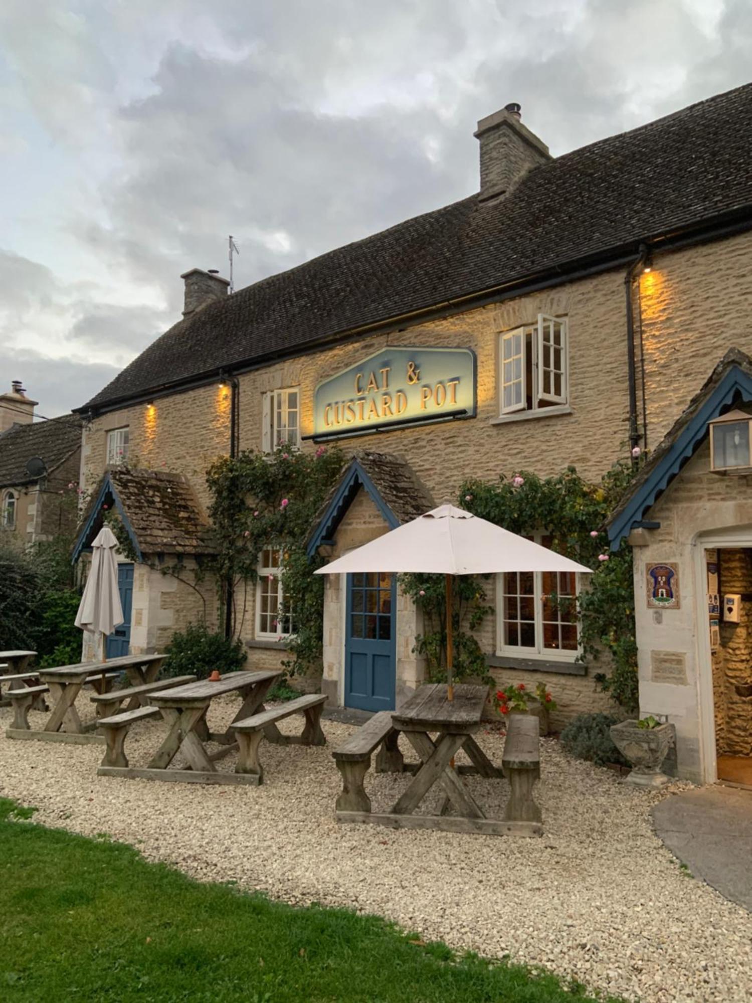 Cat And Custard Pot Inn Shipton Moyne Kültér fotó