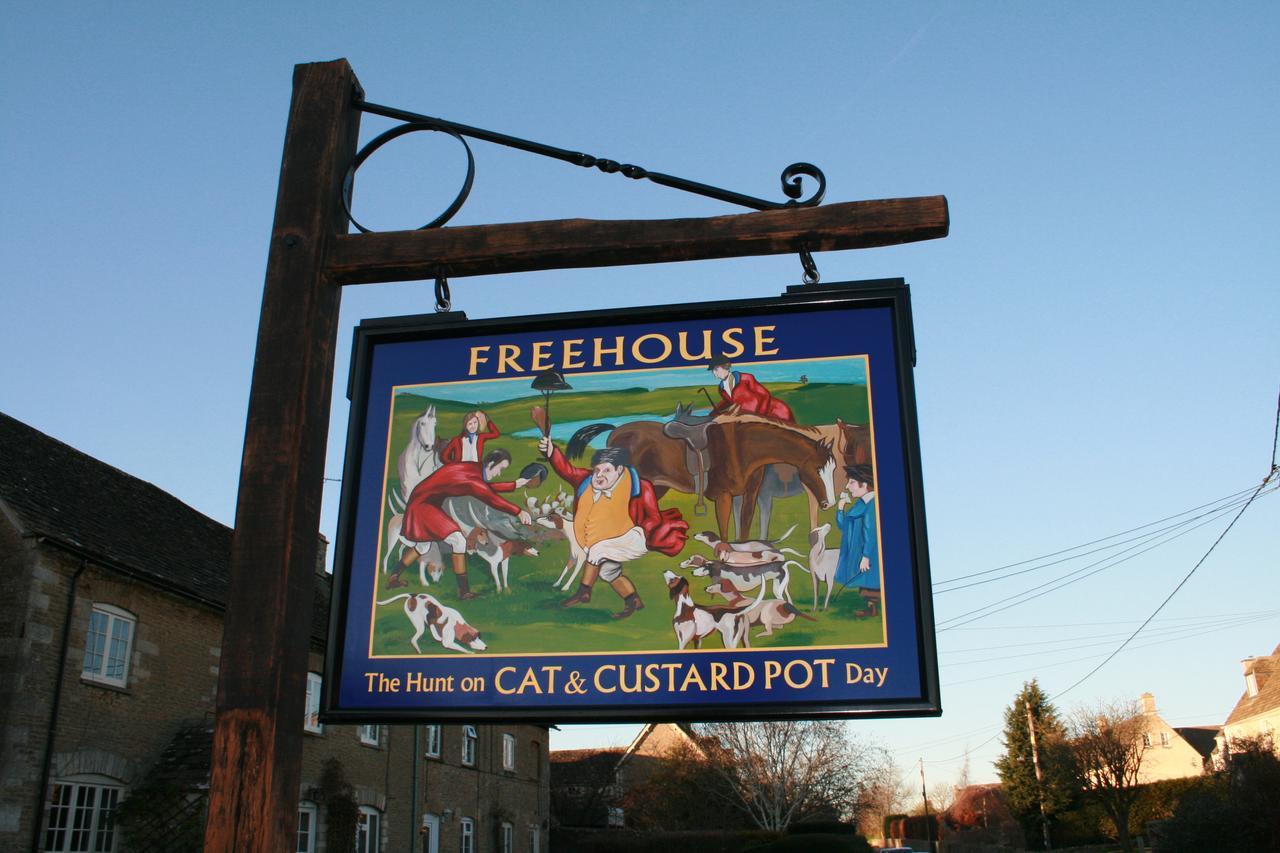 Cat And Custard Pot Inn Shipton Moyne Kültér fotó