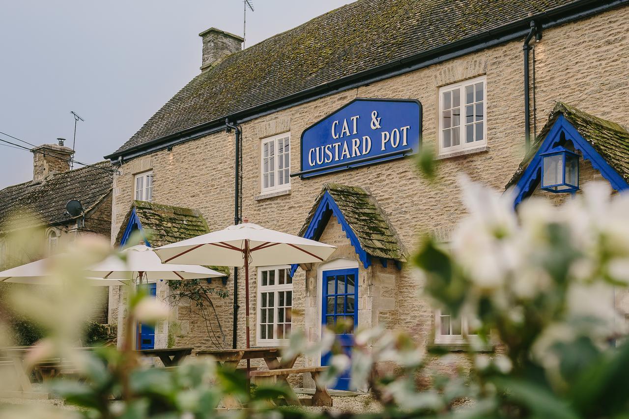 Cat And Custard Pot Inn Shipton Moyne Kültér fotó